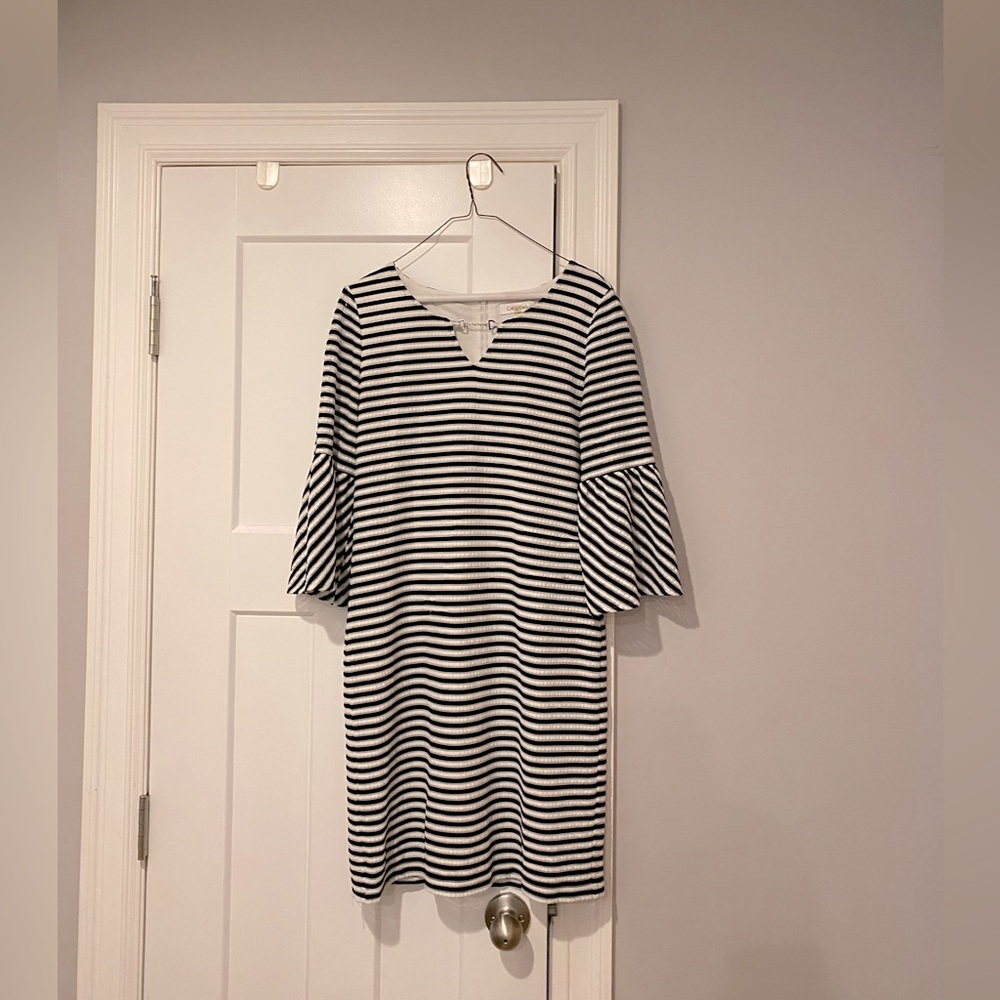 Calvin Klein | Color: Black/ White | Size: 4